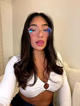 Bellafr online show from 10.17.25