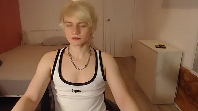 Snapshot of Oliver_sweet_ chatting on 02.05.26 Oliver sweet online show from 02.05.26