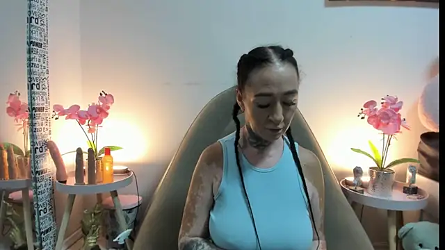 Rayanablackandwhite online show from 09.09.25