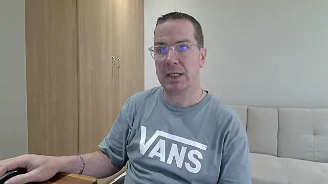 BrettJ81 online show from 04.30.26