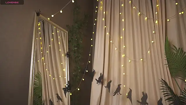 Snapshot of 1reisatumi_ chatting on 10.30.25 1reisatumi online show from 10.30.25