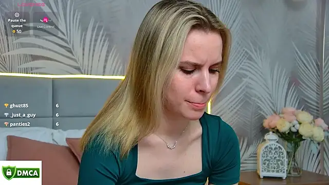 Snapshot of AmaliaBell chatting on 02.10.25 AmaliaBell online show from 02.10.25