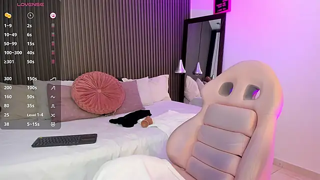 Snapshot of pervert_lizza chatting on 03.04.26 pervert lizza online show from 03.04.26