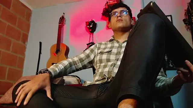 dom2travelersss online show from 09.15.25