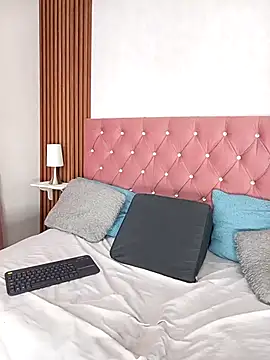 gisellsaenz online show from 04.10.26