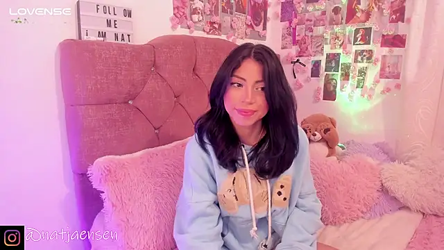 Snapshot of natalie_jaensen chatting on 02.07.25 natalie jaensen online show from 02.07.25