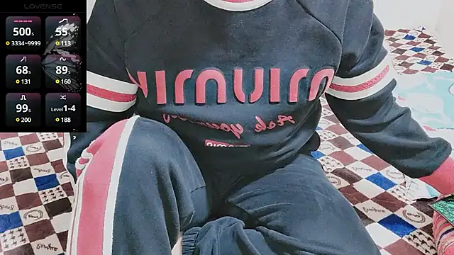 Snapshot of Sophie_Secret chatting on 03.01.25 Sophie Secret online show from 03.01.25