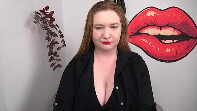 Snapshot of LaraDream chatting on 02.15.26 LaraDream online show from 02.15.26