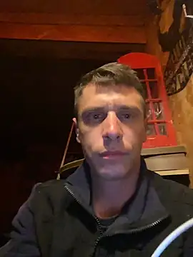 Snapshot of DillPie chatting on 11.11.25 DillPie online show from 11.11.25