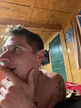 Snapshot of DillPie chatting on 12.05.25 DillPie online show from 12.05.25