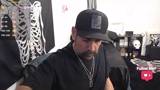 soyelcarlitos  online show from 04.14.26