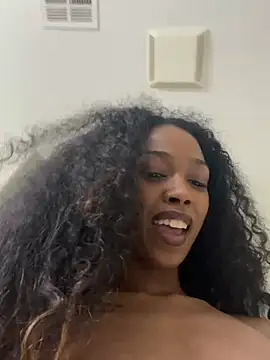 Snapshot of mismialove chatting on 03.10.25 mismialove online show from 03.10.25