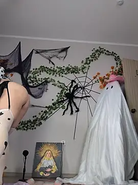 Snapshot of Silvia_Santorskii chatting on 10.27.25 Silvia Santorskii online show from 10.27.25