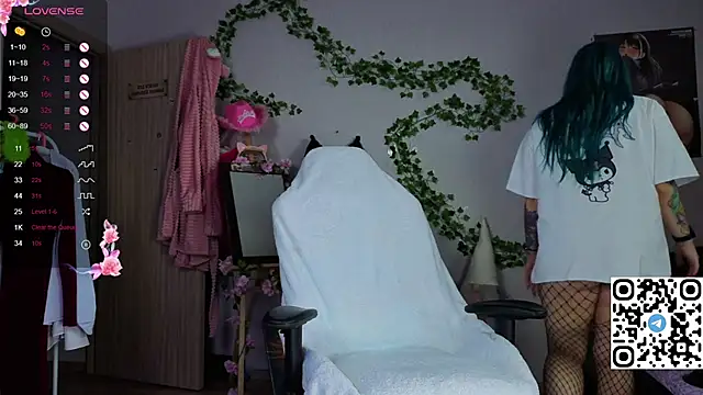 Snapshot of Silvia_Santorskii chatting on 11.24.25 Silvia Santorskii online show from 11.24.25