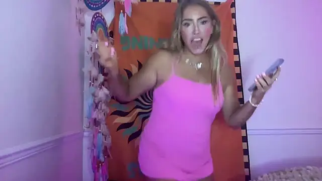 Snapshot of Fitnessbabe69 chatting on 12.02.25 Fitnessbabe69 online show from 12.02.25