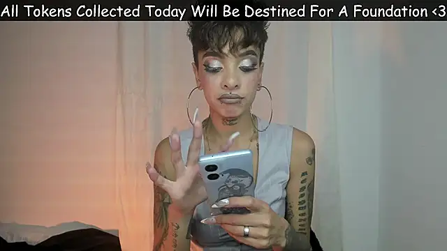 Snapshot of luci_fer_devil chatting on 02.04.25 luci fer devil online show from 02.04.25